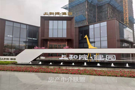 和美苑3室2厅1卫118㎡，带车库24平米